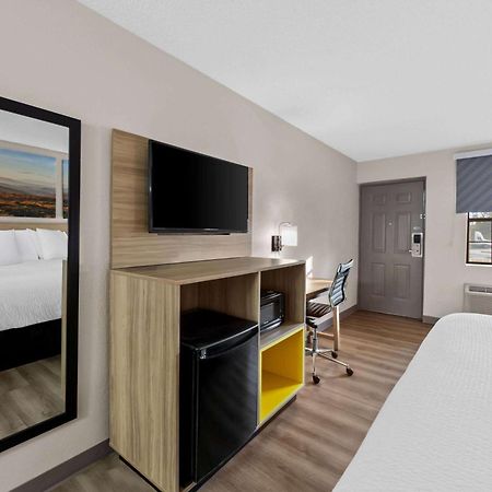 Days Inn By Wyndham Brownsville Bagian luar foto