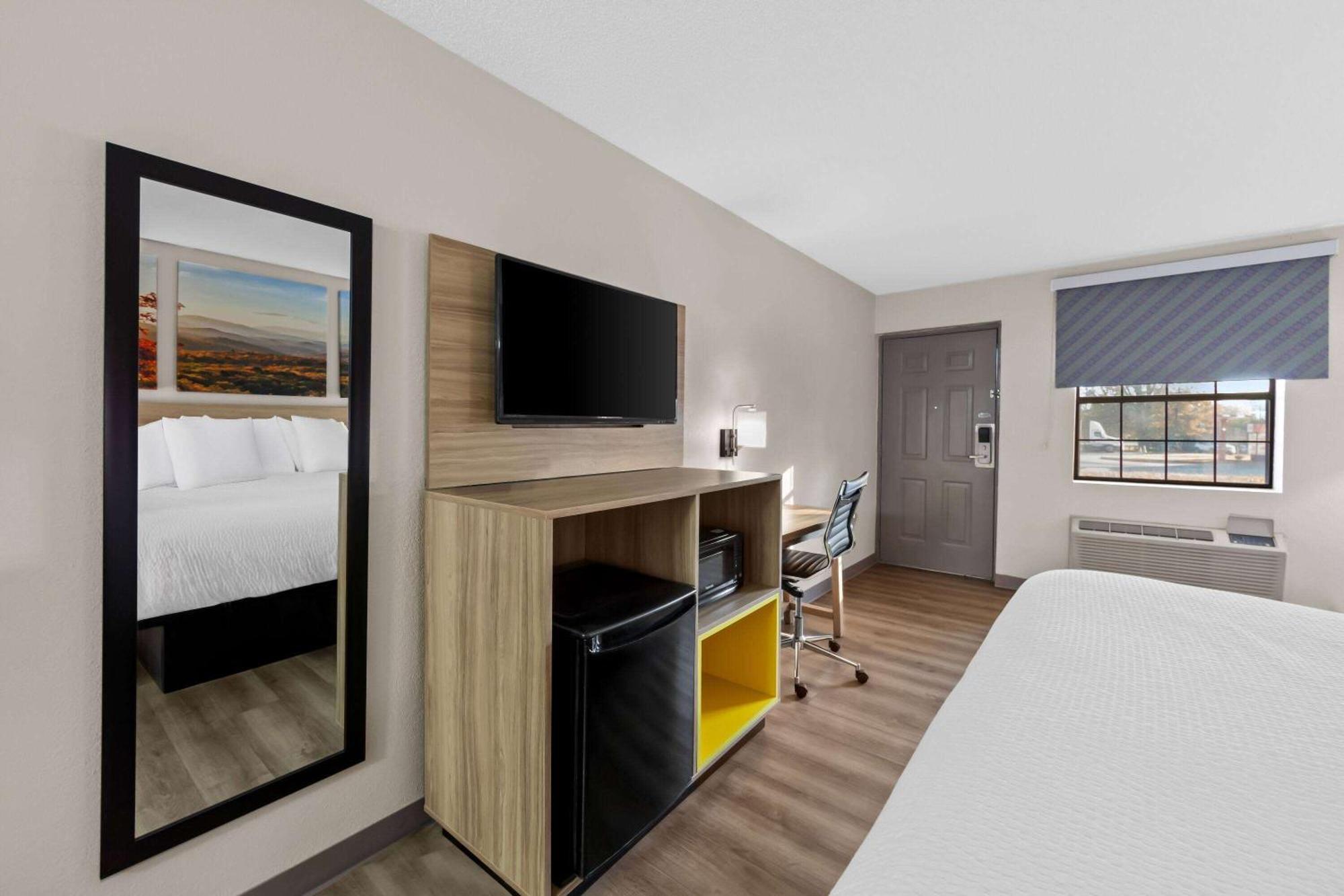 Days Inn By Wyndham Brownsville Bagian luar foto