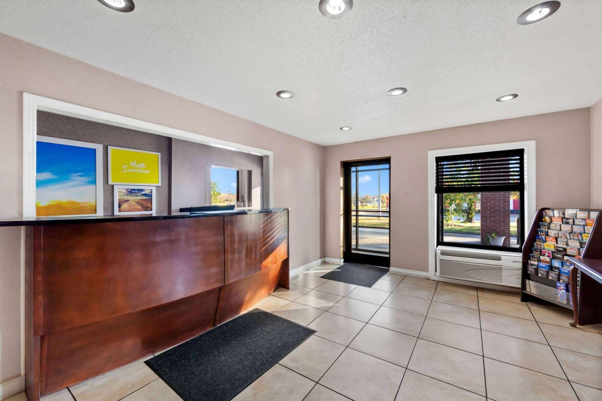 Days Inn By Wyndham Brownsville Bagian luar foto