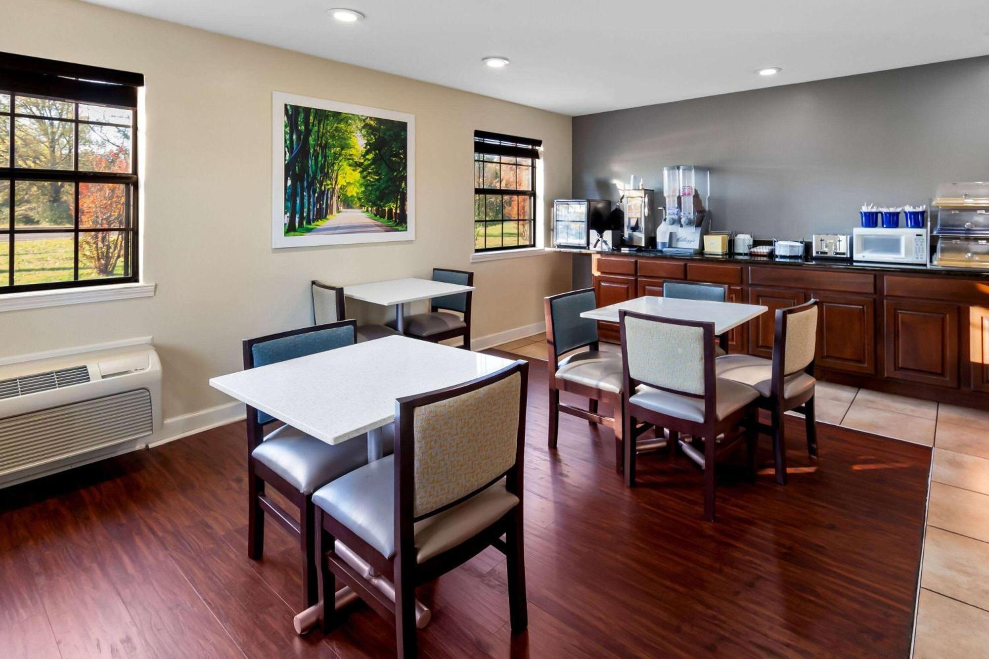 Days Inn By Wyndham Brownsville Bagian luar foto